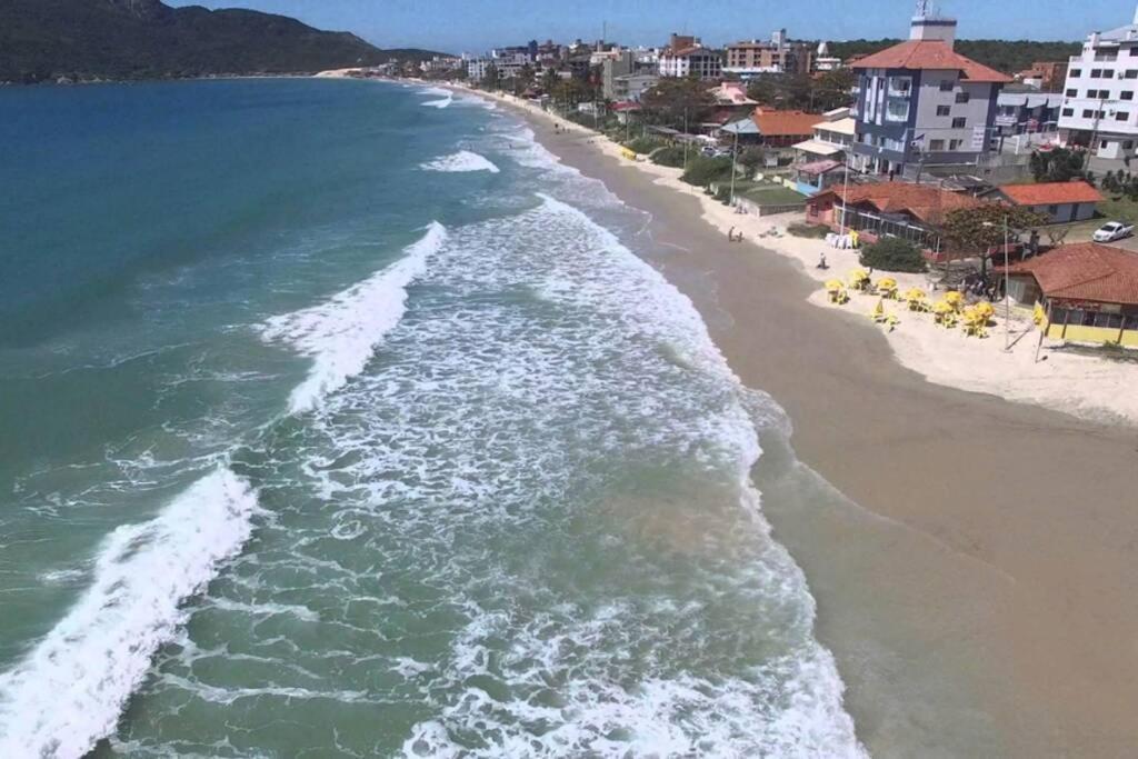 Casa Amarela - A 70 Metros Da Areia Da Dos Ingleses - 6 Pessoas Holiday home Florianopolis